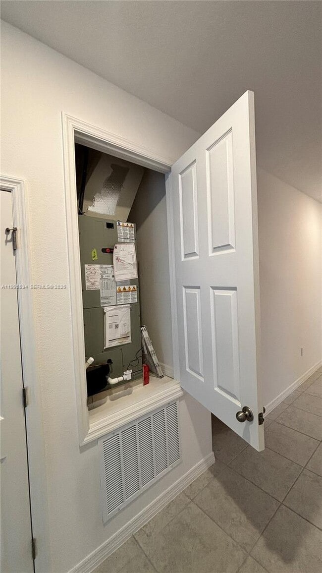 Building Photo - 219 Bottle Brush Dr