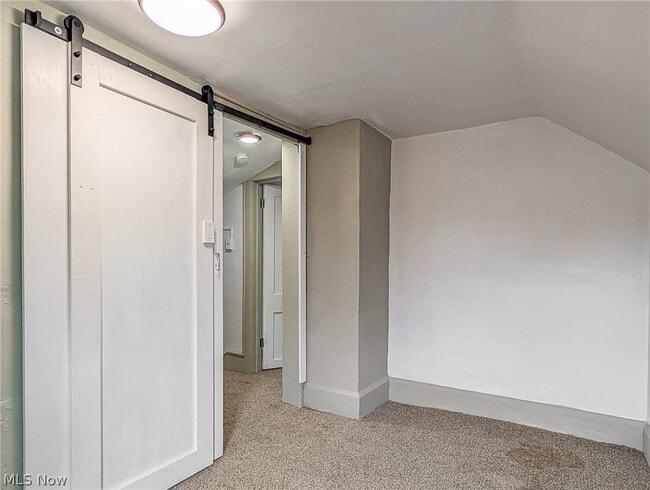 Building Photo - 1268 Pondview Ave