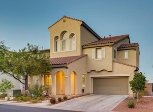 Building Photo - Spacious 3-Story Home with Gorgeous Views ...