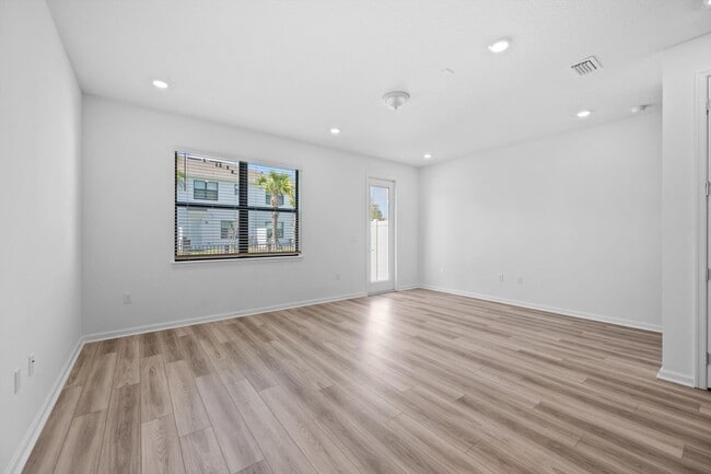 Building Photo - 7638 SW Lucy Ln