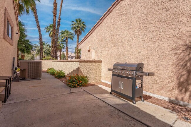 Building Photo - 3238 Brookfield Dr
