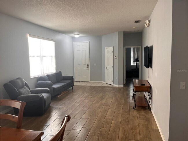 Building Photo - 217 Sand Ridge Dr