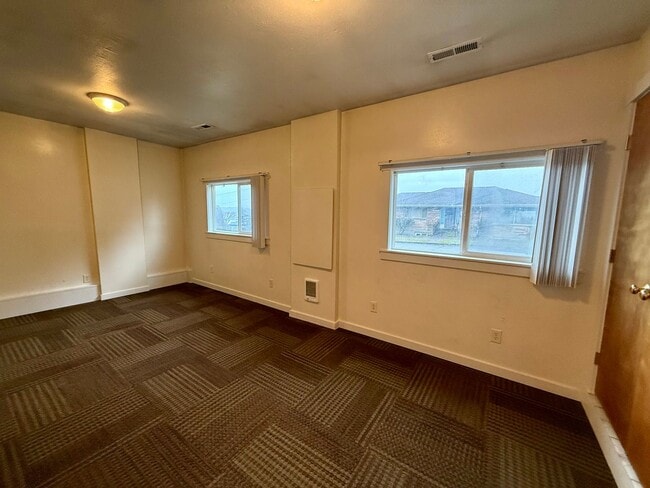 Building Photo - Lakeridge Home