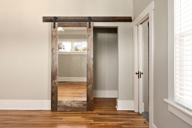 Building Photo - Updated Craftsman Cottage in West Asheville
