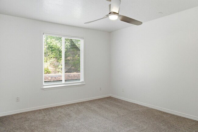 Building Photo - 5396 Willow Ln