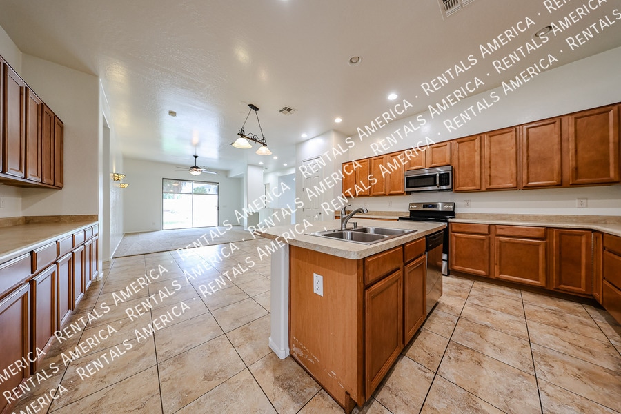 Building Photo - 6274 S View Ln