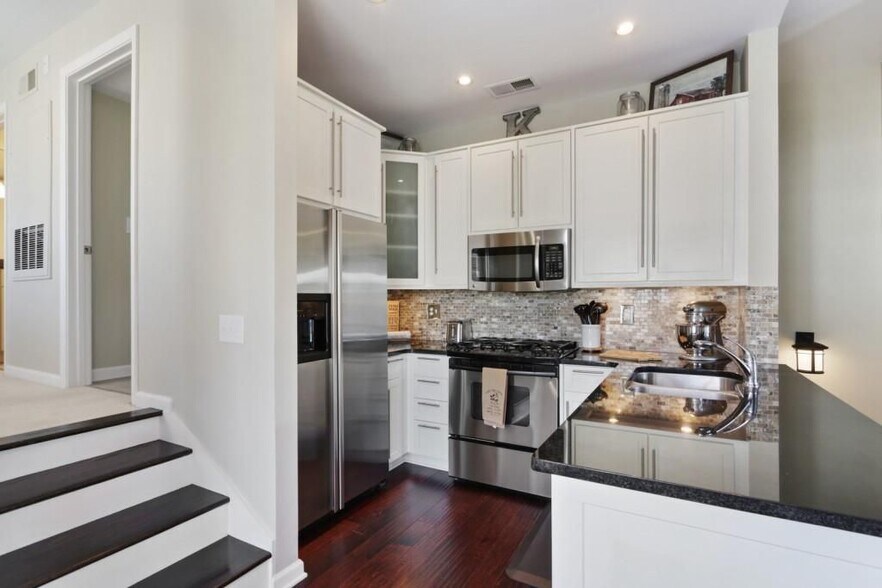 Building Photo - 4246 River Green Dr NW