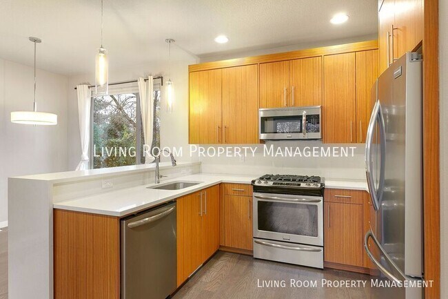 Building Photo - 736 N Webster St