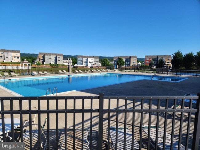 Building Photo - 477 Husky Trl