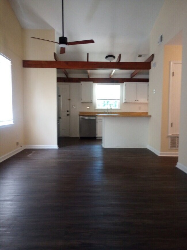 Building Photo - 8 Charterhouse Ct