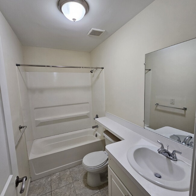 Building Photo - 1 Bedroom Condo Close to Lake St. Clair. Upper Unit with Spacious Living Room, Large Bedroom and ...