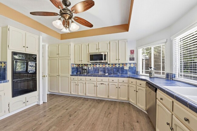 Building Photo - Wonderful 4bd/2.5ba Cameron Park Home with Pool and RV Access!