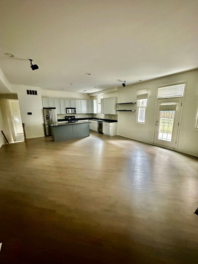Building Photo - Huge 2 Bed 2 Bath New Construction Garden Condo in Rogers Park