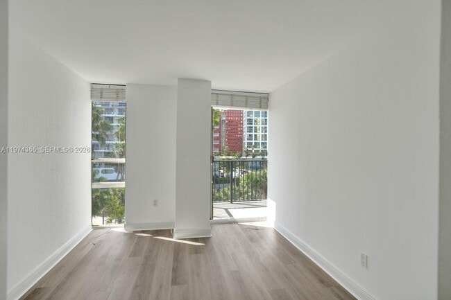 Building Photo - 1450 Brickell Bay Dr