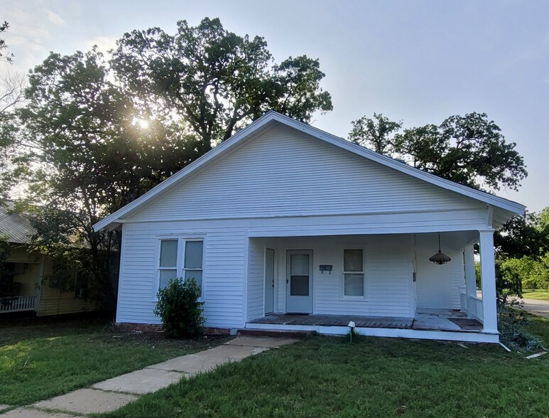 Primary Photo - 1601 Avenue B