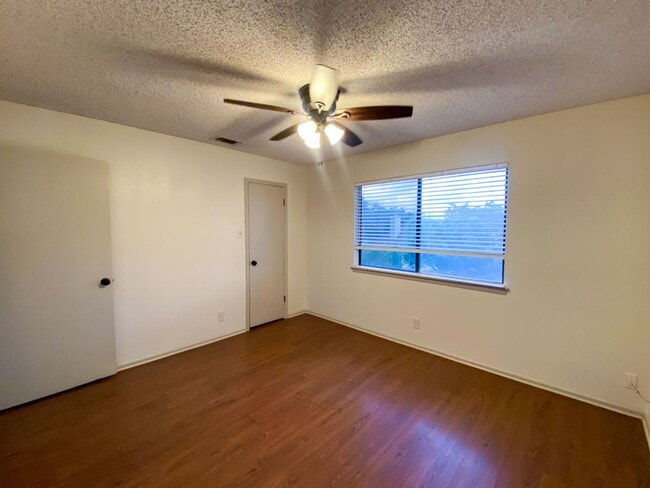 Building Photo - Beautiful Home Located in Thousand Oaks Mo...