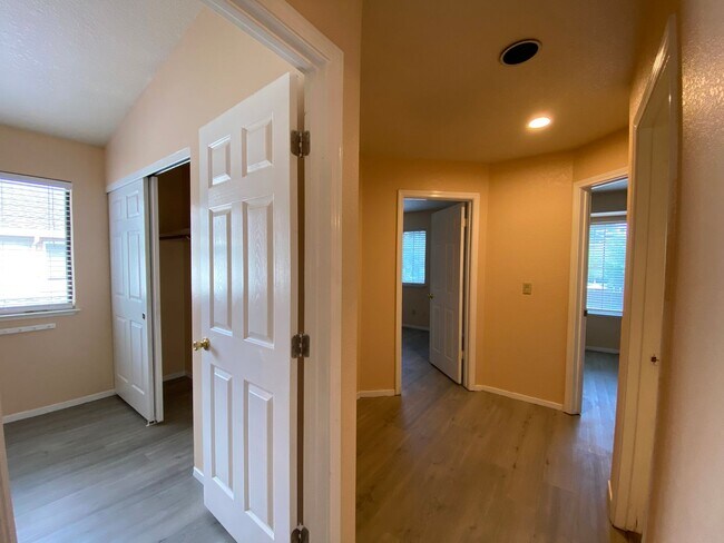 Building Photo - Spacious 2-Story in Laguna Park Village