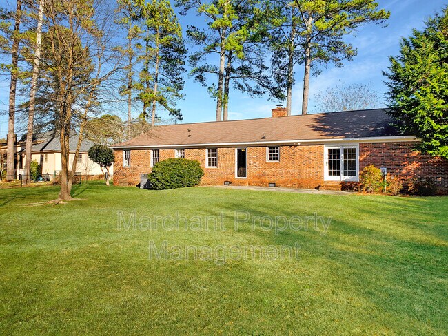 Building Photo - 100 Pine Wood Dr