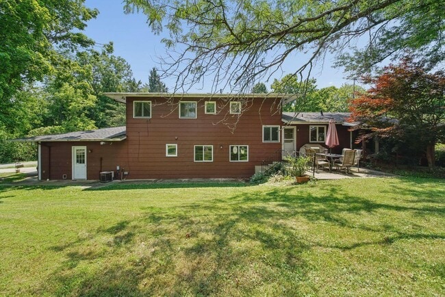 Building Photo - 157 Spring Valley Dr