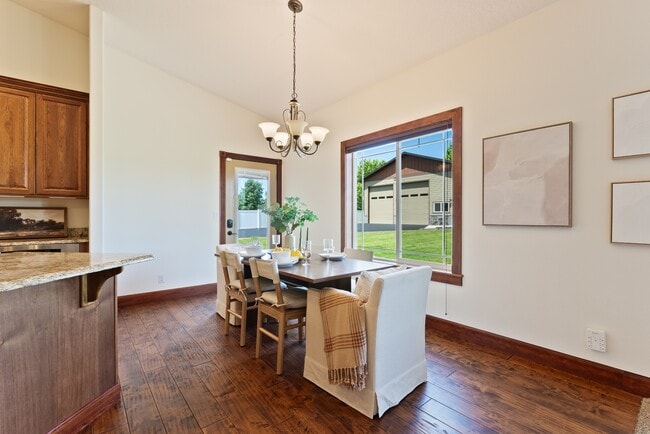 Building Photo - 1981 W Twinkling Star Rd