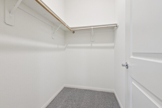 Building Photo - 10971 Meridian Flds Ave