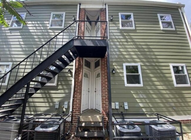 Building Photo - 1223 Orren St NE
