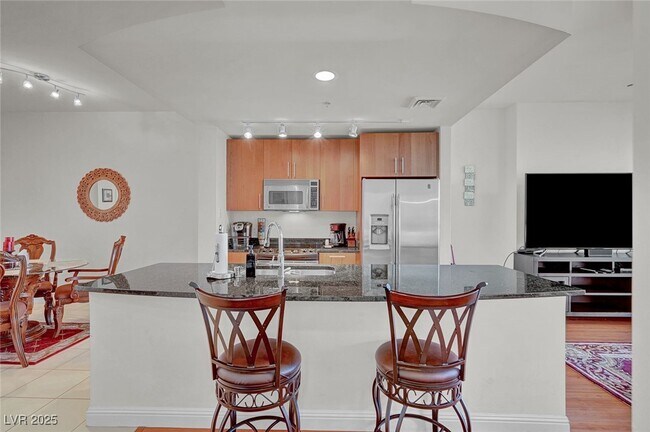 Building Photo - 200 W Sahara Ave