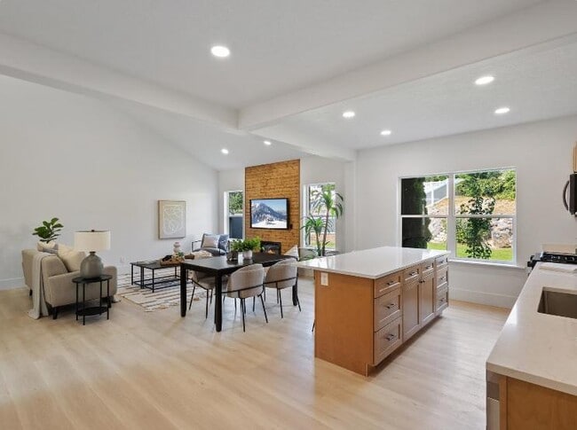 Building Photo - 636 N 1280 E