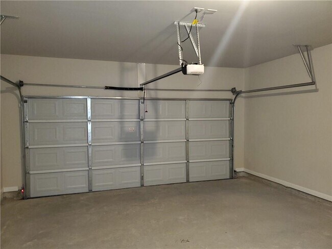Building Photo - 747 Calvin Pk Dr