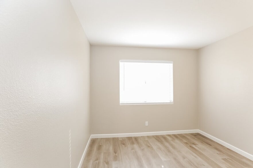 Building Photo - 7045 N 28th Ave