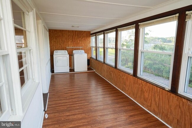 Building Photo - 33372 River View Ave
