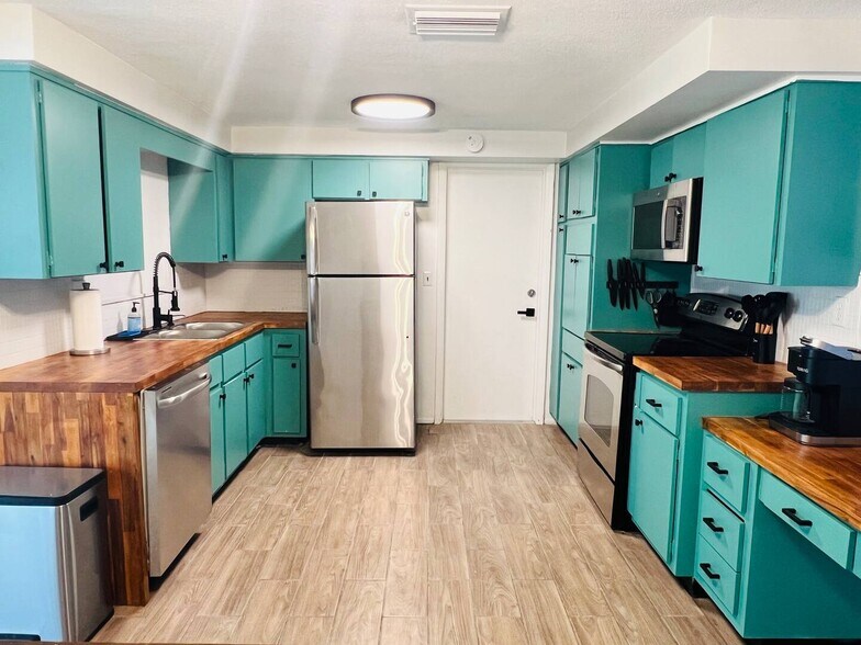 Time to cook! - 5544 Baroque Dr