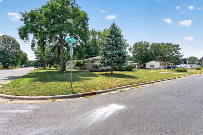 Building Photo - 2036 Coral Ln
