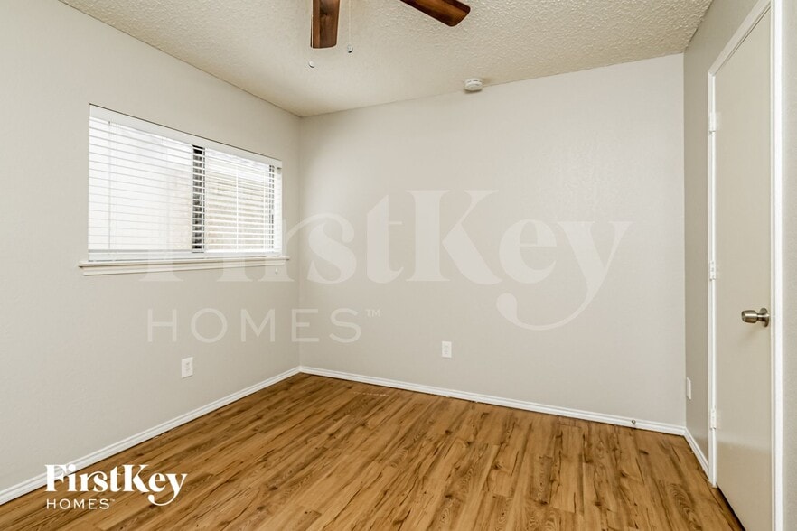 Building Photo - 2661 Claremont Dr