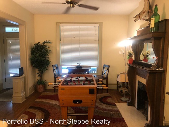 Building Photo - 4 br, 1.5 bath Apartment - 1069 Neil Ave