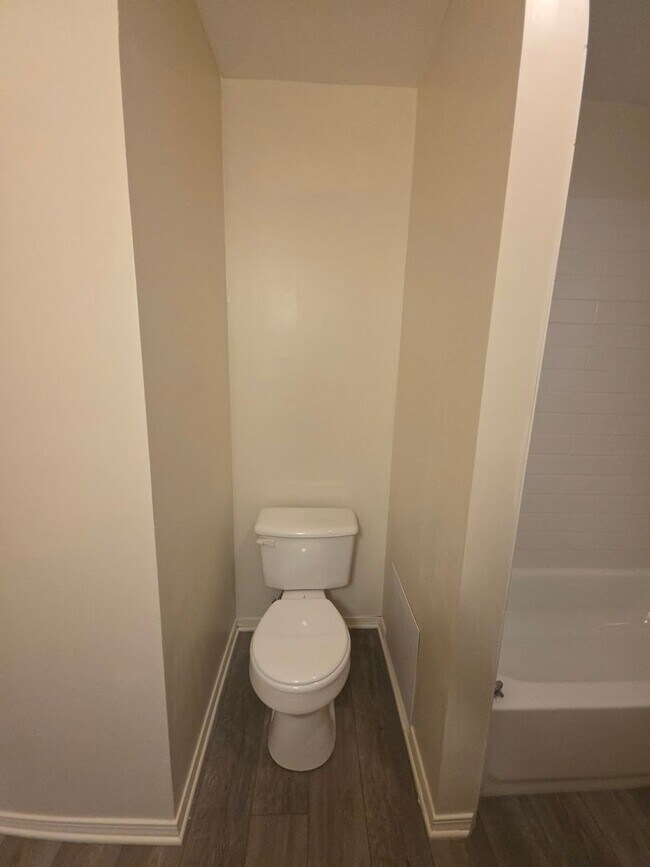 Building Photo - 1009-1023 W. 12TH