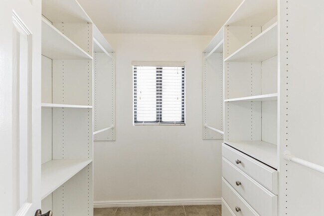Building Photo - 45324 Driftwood Dr