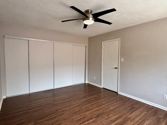 Building Photo - Large, Lovely 2BD/1.5BA Townhouse-Style Condo — Steps from Highline Canal!