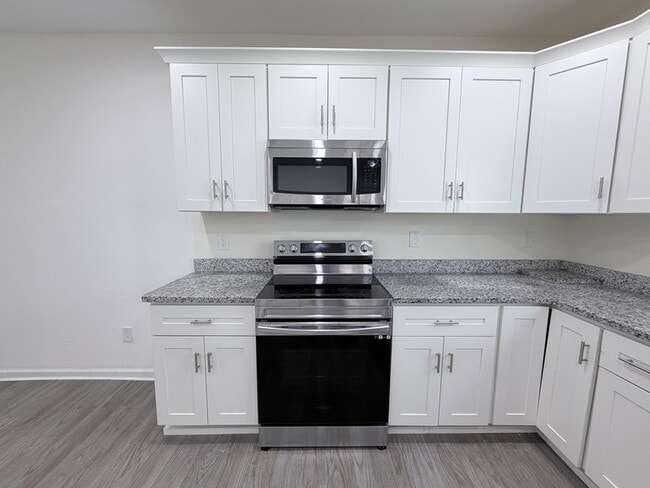 Building Photo - 907 Rugby St