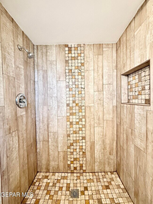 Building Photo - 10833 Cardigan Dr