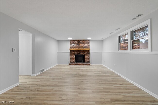 Building Photo - 16982 Bob White Cir