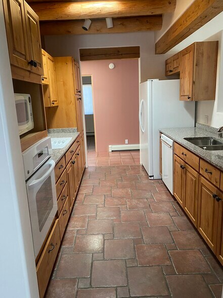 Building Photo - 509 Calle De Valdes