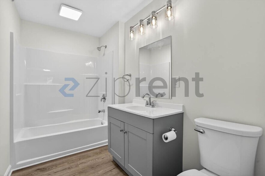 Building Photo - Unit 2