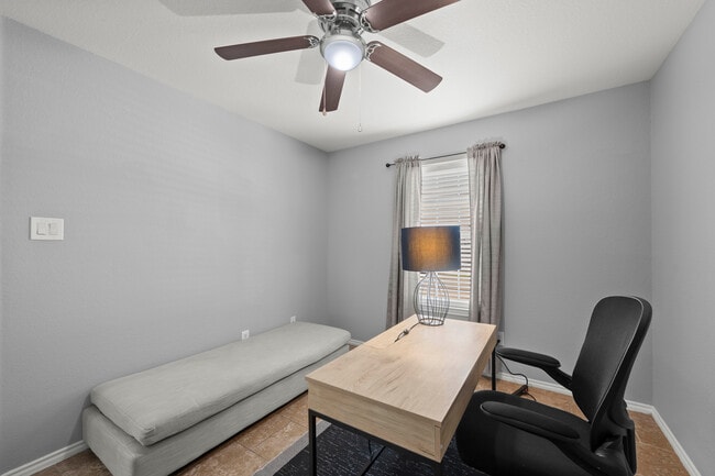 Building Photo - Cline