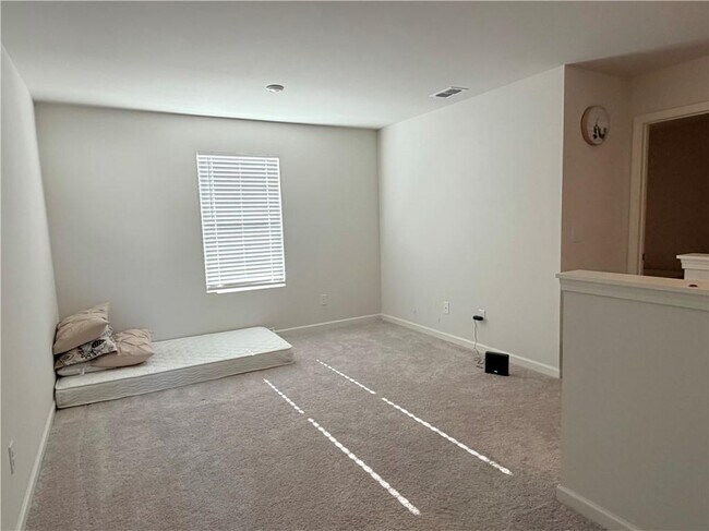 Building Photo - 633 Tudor St