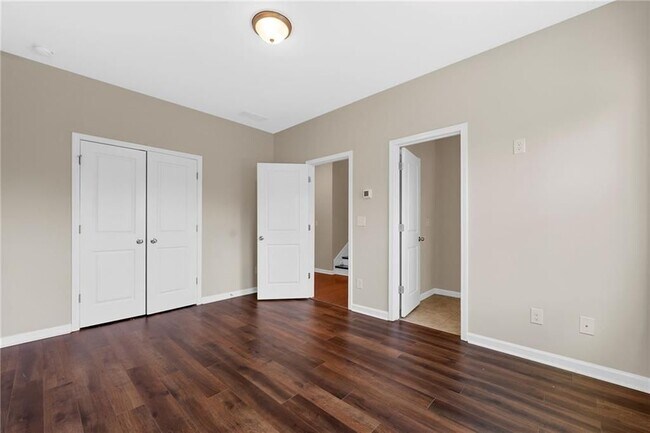 Building Photo - 331 Northaven Ave
