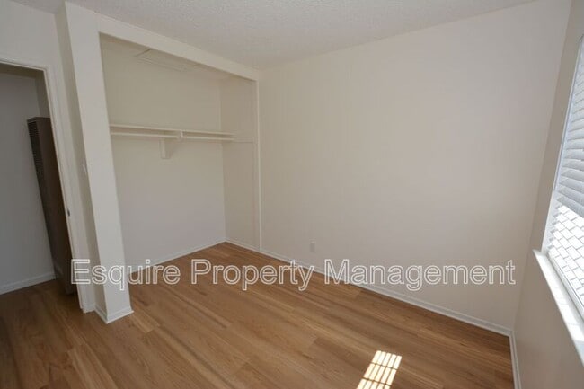Building Photo - 240 Alpine St