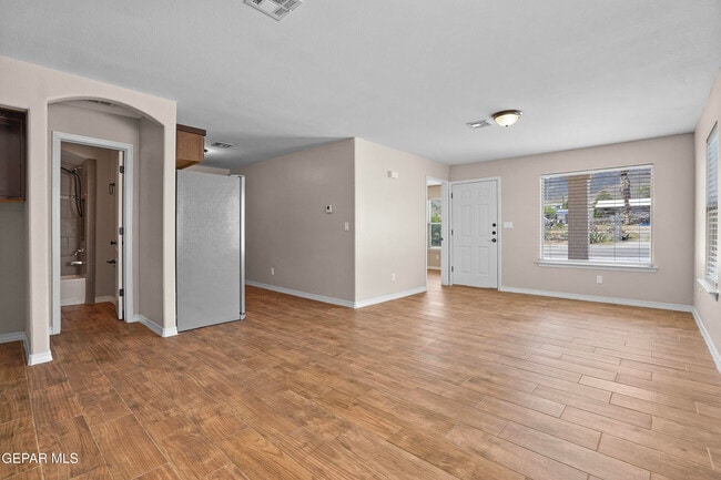 Building Photo - 8804 Eclipse St