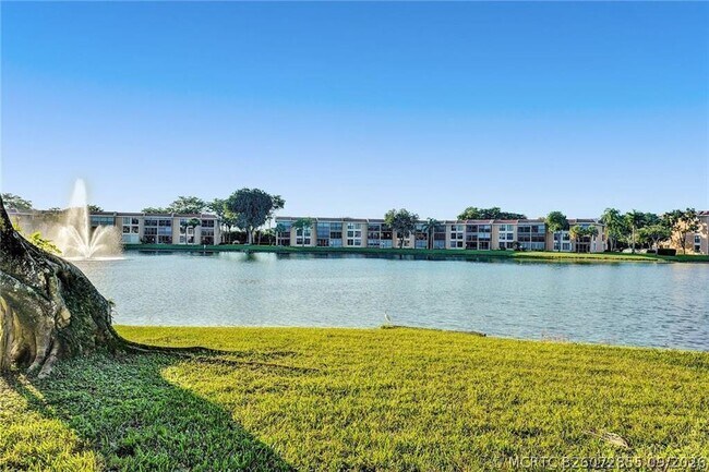 Building Photo - 6114 Coral Lake Dr