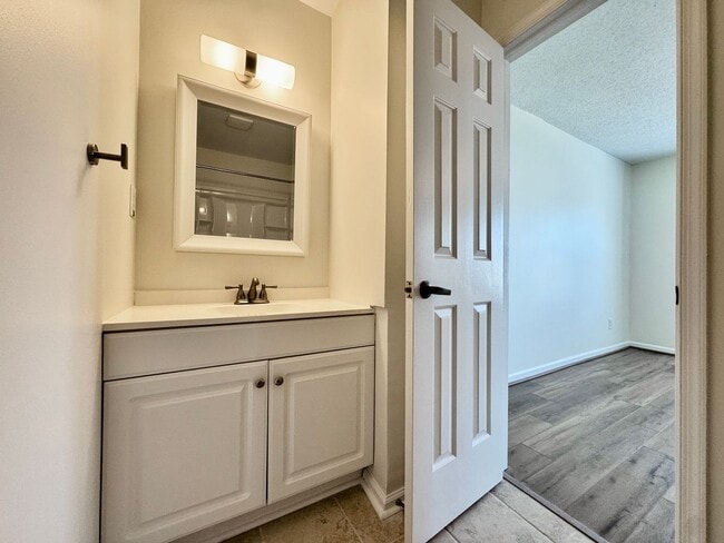 Building Photo - Completely Renovated & Ready 02-25-26! 2 Primary Suites, All Appliances Convey and Dog-Friendly!